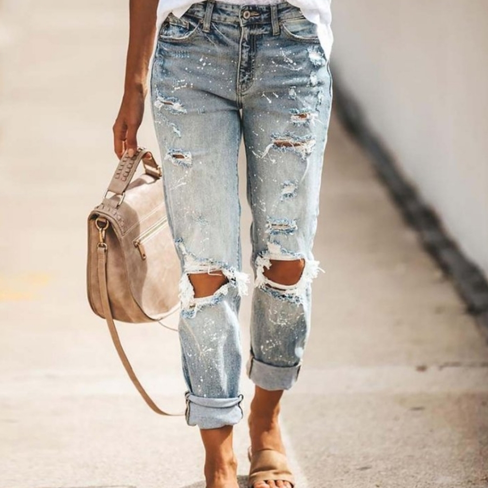 Cute destroyed paint skinny jeans